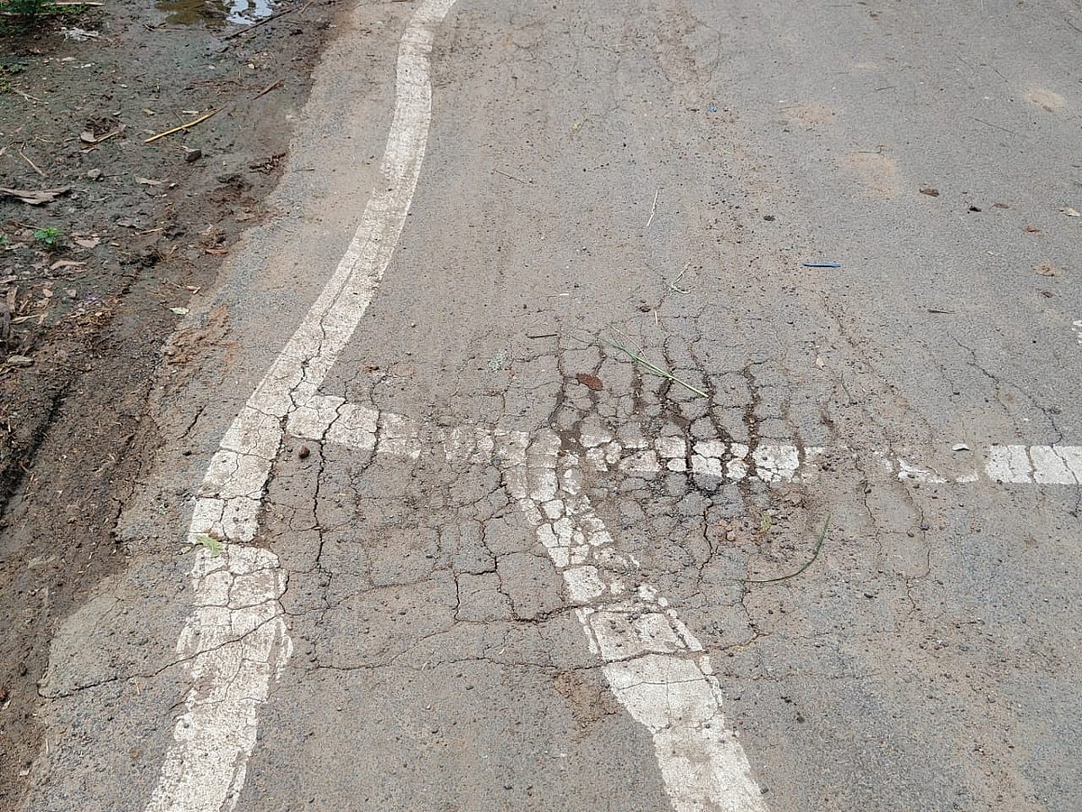 புதிய தார் சாலை, அரசராம்பட்டு கிராமம்.