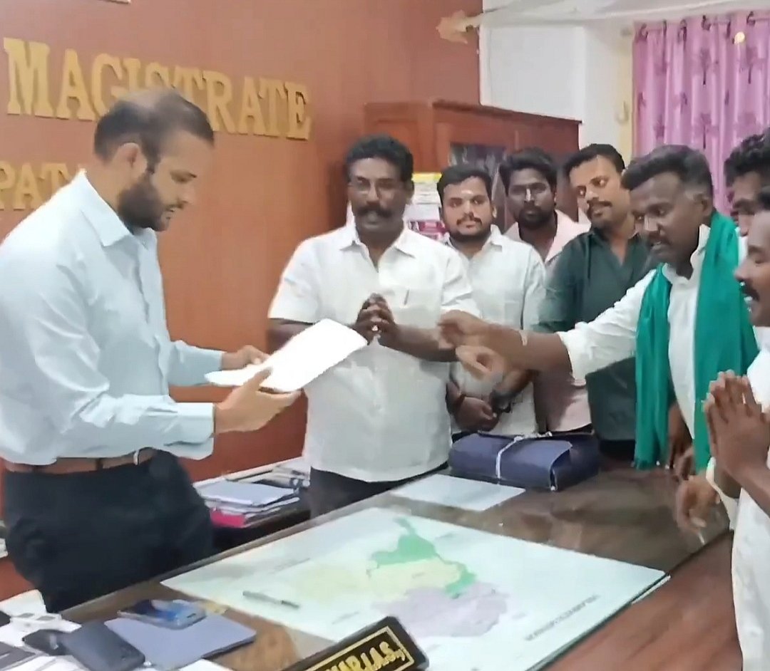 சப் கலெக்டரிடம் மனு அளித்த மக்கள்