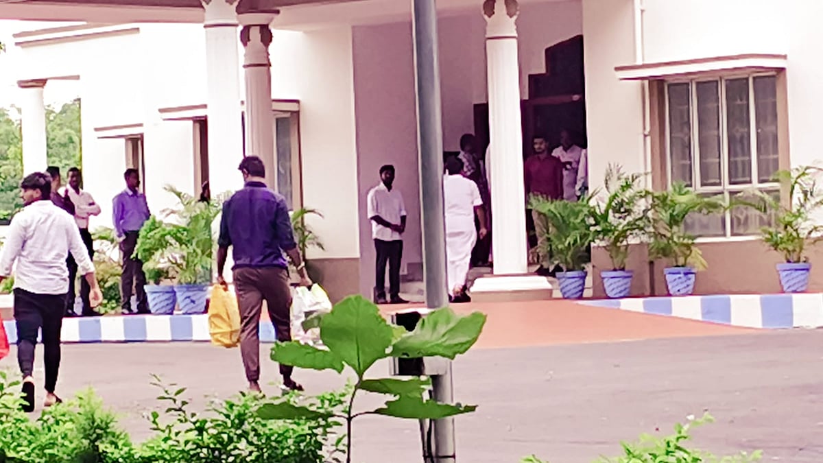 த.வெ.க முக்கிய நிர்வாகிகள் சி.பி.ஐ விசாரணைக்கு ஆஜர்