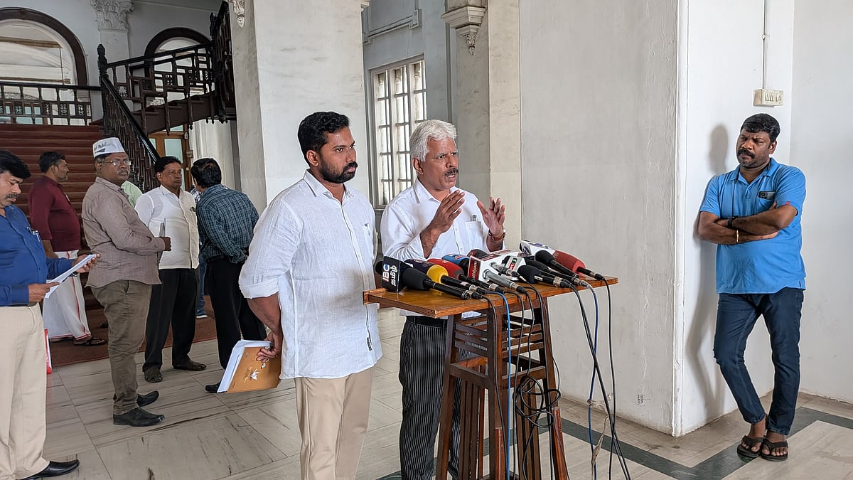 சங்கர், நாதக வழக்கறிஞர் அணி