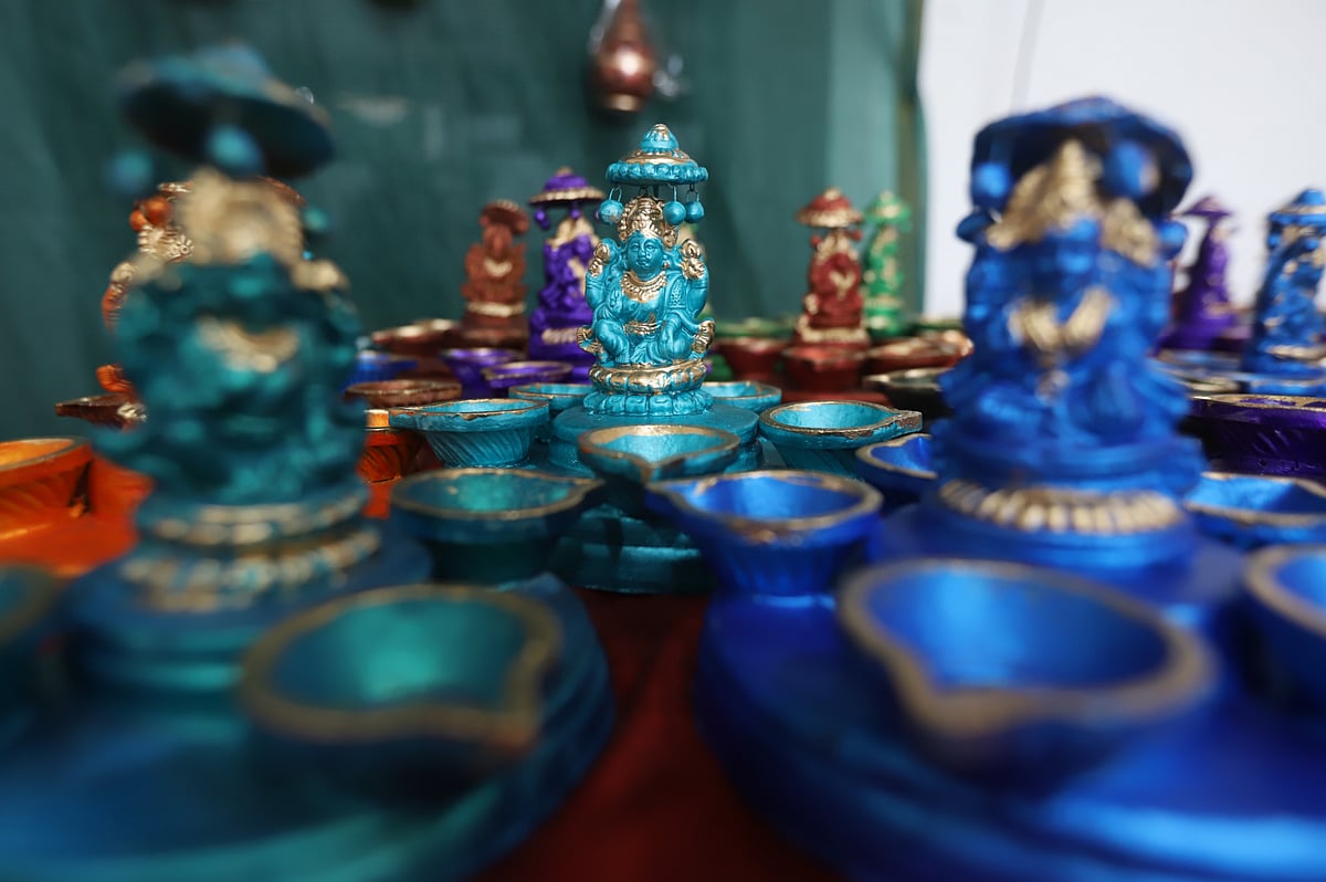 சென்னை பூம்புகாரில் அகல் விளக்குகள் கண்காட்சி