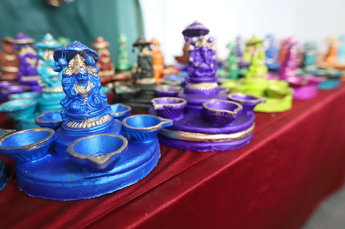 சென்னை பூம்புகாரில் அகல் விளக்குகள் கண்காட்சி