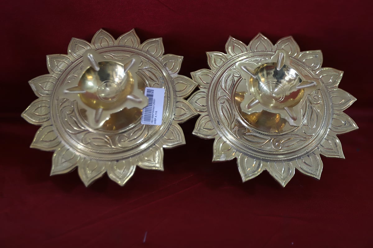 சென்னை பூம்புகாரில் அகல் விளக்குகள் கண்காட்சி