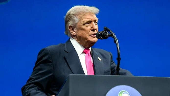 US: `H-1B visa மீண்டும் செக் வைக்கும் ட்ரம்ப் அரசு; இம்முறை குடும்பத்தினருக்கும் நெருக்கடி