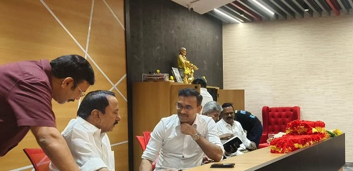 விஜய்யின் தவெக இணைந்த செங்கோட்டையன்