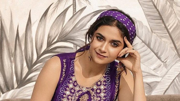 Keerthy Suresh: அப்போது என் பொருளாதார நிலை மோசமாகும் வரை மகிழ்ச்சியாக இருந்தேன்! - கீர்த்தி சுரேஷ்