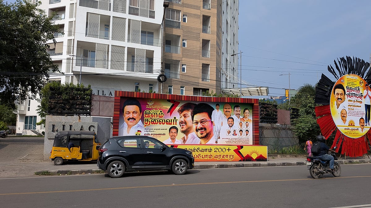 உதயநிதி கட் அவுட்களும் பேனர்களும்