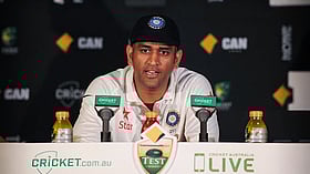 2011-ல் வரிசையாக 7 தோல்விகள்; அன்று தோனி பேசிய வார்த்தைகள் - `தற்பெருமை’ தான் முக்கியமா கம்பீர்?