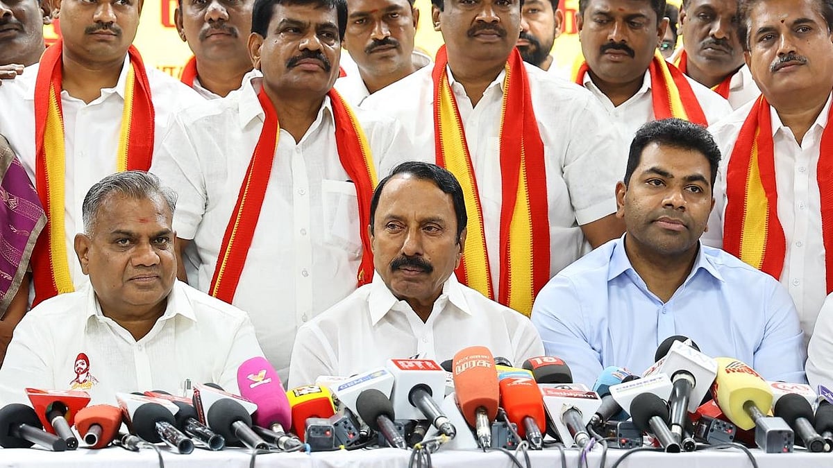 விஜய்யின் தவெக கட்சியில் இணைந்த செங்கோட்டையன்