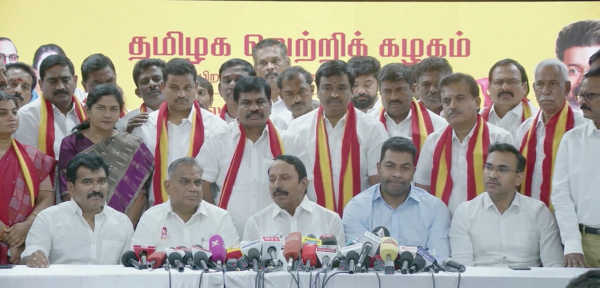 விஜய்யின் தவெக கட்சியில் இணைந்தத செங்கோட்டையன்