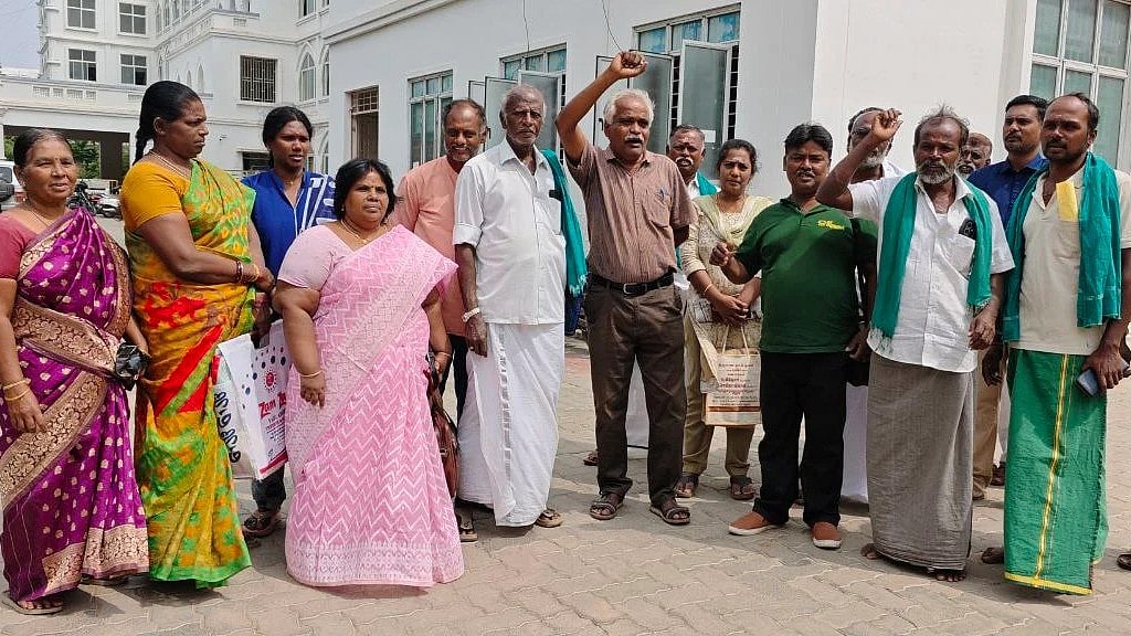 வெளி நடப்பு செய்த விவசாயிகள்