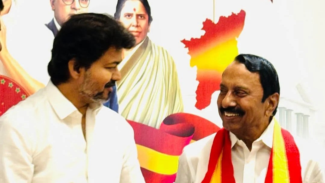 விஜய், செங்கோட்டையன்