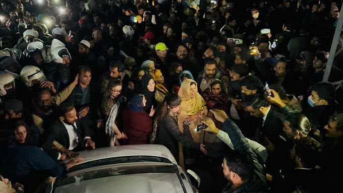 இம்ரான் கானின் சகோதரிகள்