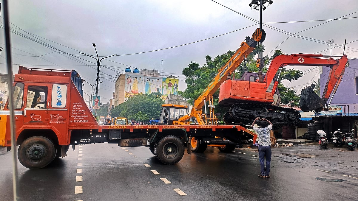  வெள்ள பாதிப்புகளை தடுக்க மீட்பு வாகனங்கள் தயார் நிலையில் உள்ளன