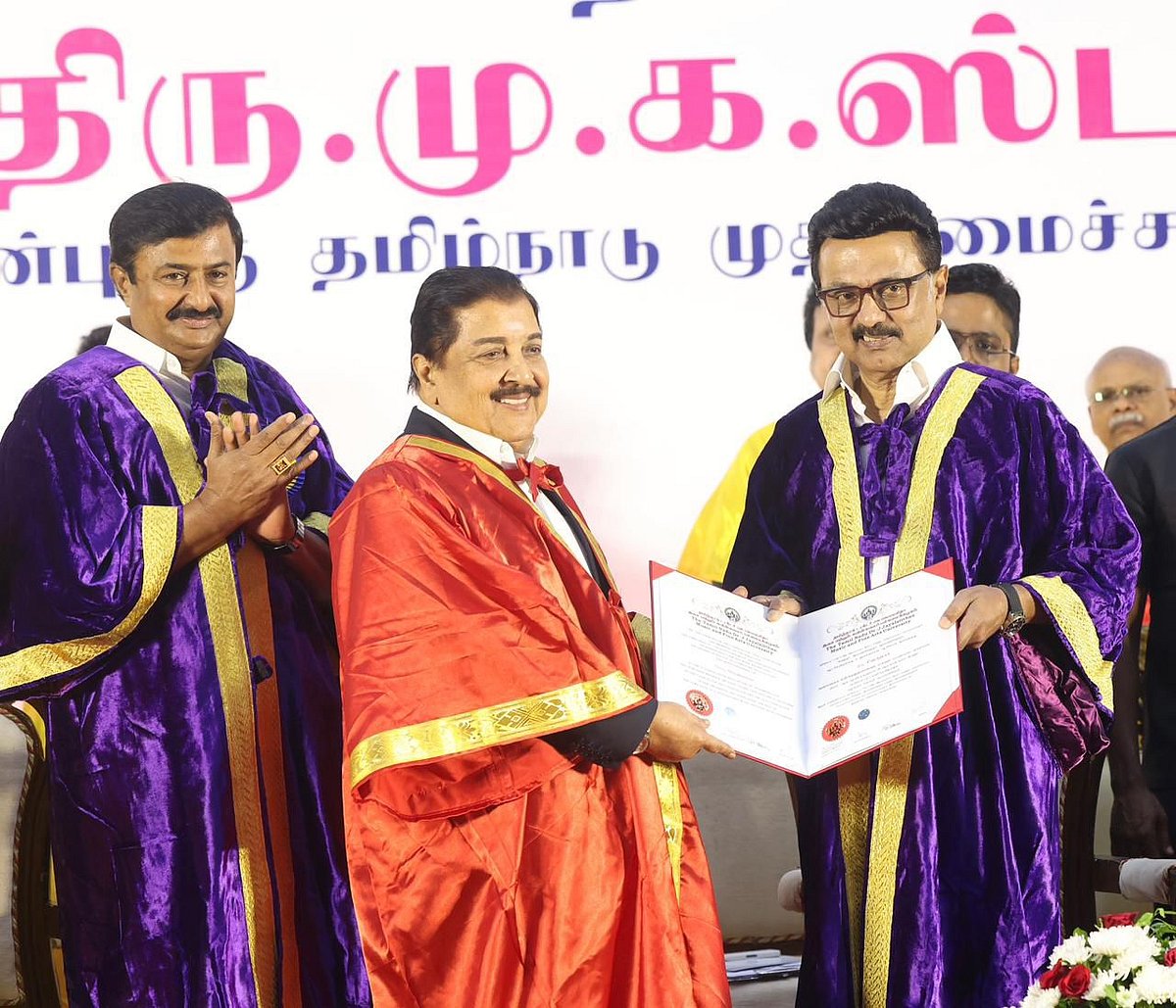 தமிழ்நாடு கவின் கலை பல்கலைக்கழத்தில் கௌரவ டாக்டர் பட்டம் பெற்ற சிவக்குமார்