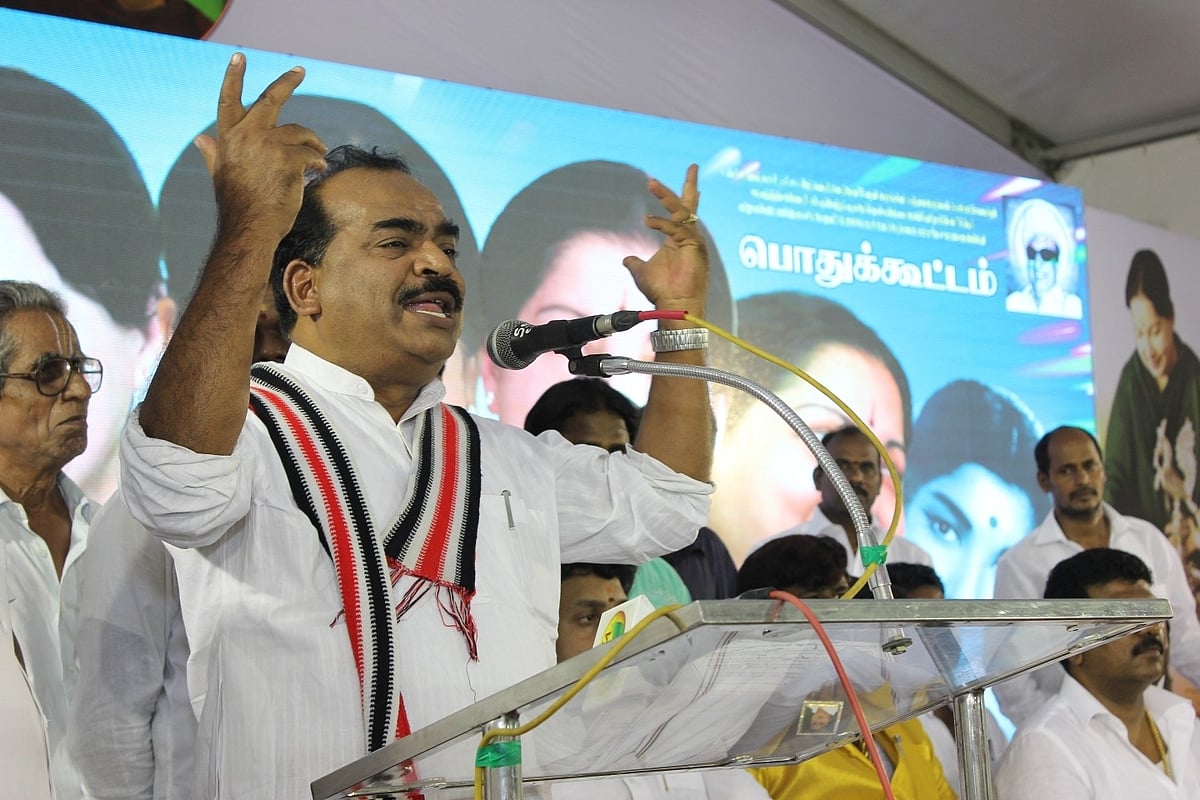 அதிமுக மேடையில் நாஞ்சில் சம்பத்