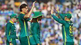 IND vs SA: `358 அடிச்சும் பத்தல' சொதப்பல் பவுலிங்; வீணான ருத்துராஜ், கோலி சதம்; ஈஸியாக வென்ற தெ.ஆ