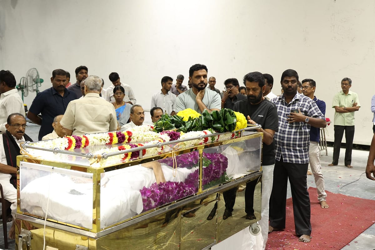 ஏ.வி.எம் சரவணனுக்கு அஞ்சலி செலுத்திய வசந்த்