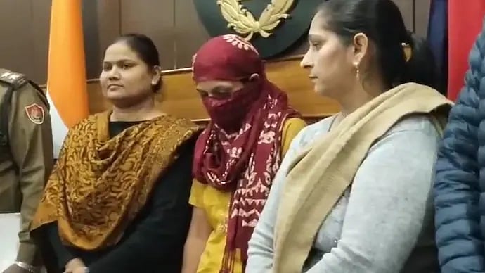 கைது செய்யப்பட்ட பெண்