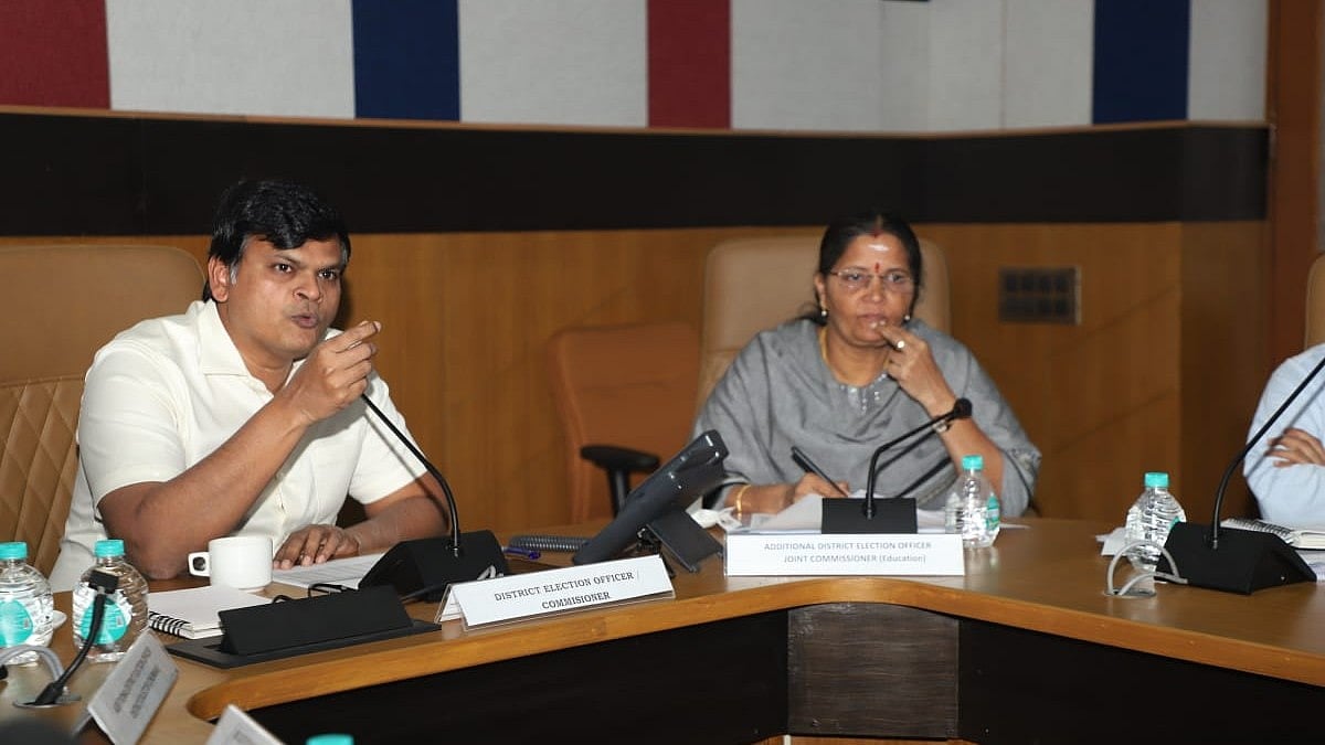 சென்னை மாவட்டத் தேர்தல் அலுவலர் குமரகுருபரன்