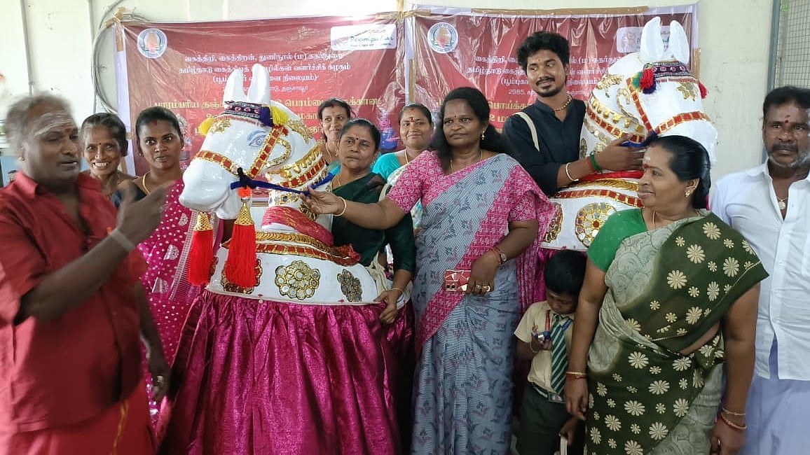 பொய்க்கால் குதிரை ஆட்டம்