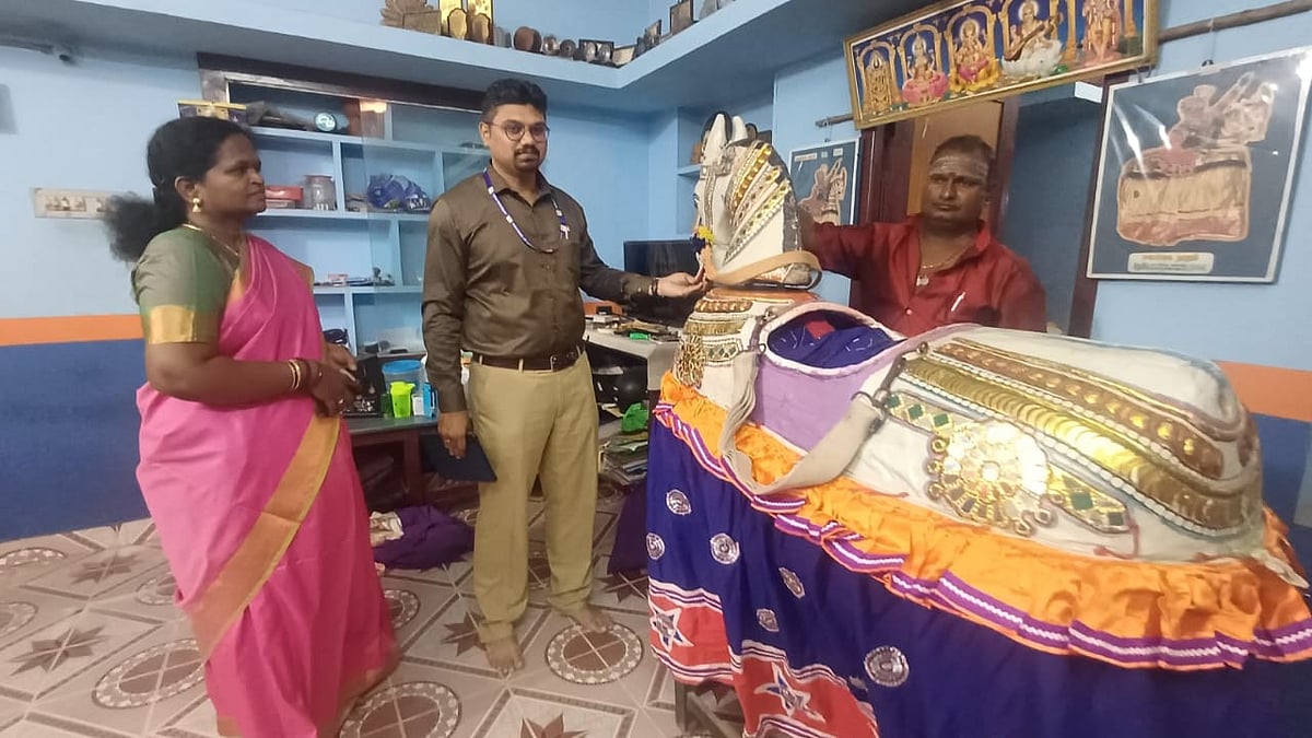 பொய்க்கால் குதிரை ஆட்டம்