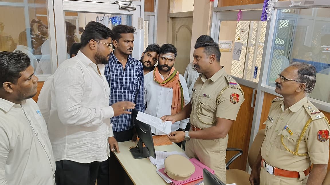 ஜோஸ் சார்லஸ் மார்ட்டின் மீது புகார்