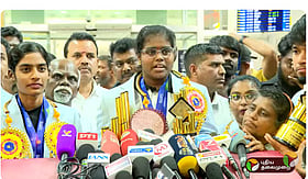 ``எனக்கு சரியான வீடு கூட இல்லை'' - கேரம் போட்டியில் சாதித்த வீராங்கனை கீர்த்தனா நெகிழ்ச்சி பேட்டி