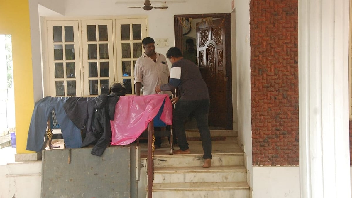 போலீஸார் சோதனை