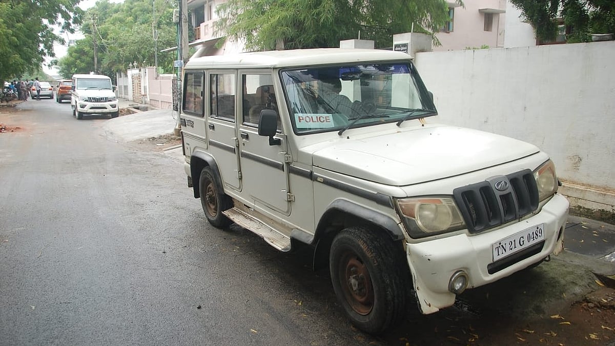 போலீஸார் விசாரணை 