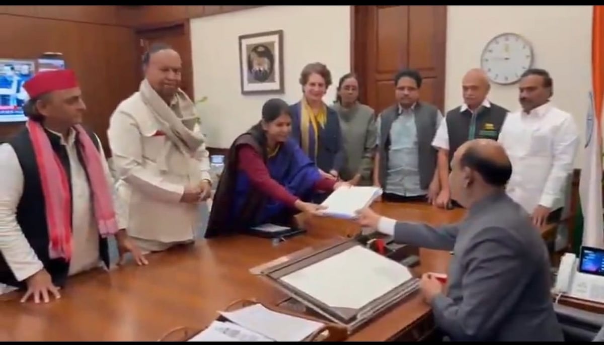 மனு வழங்கிய எம்பிக்கள்