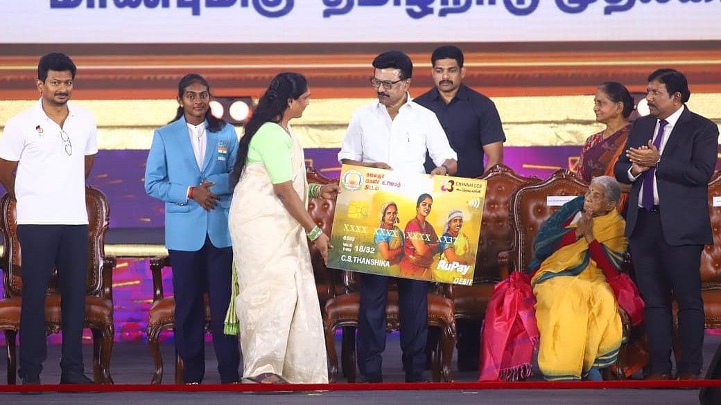 `வெல்லும் தமிழ் பெண்கள்' நிகழ்ச்சி