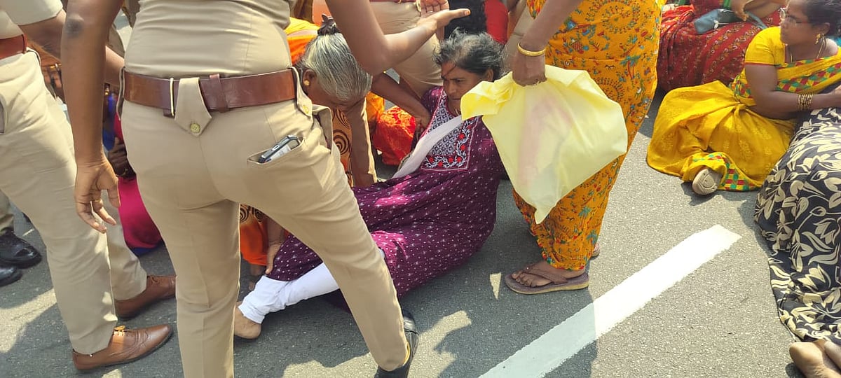 தூய்மைப் பணியாளர்கள் போராட்டம்