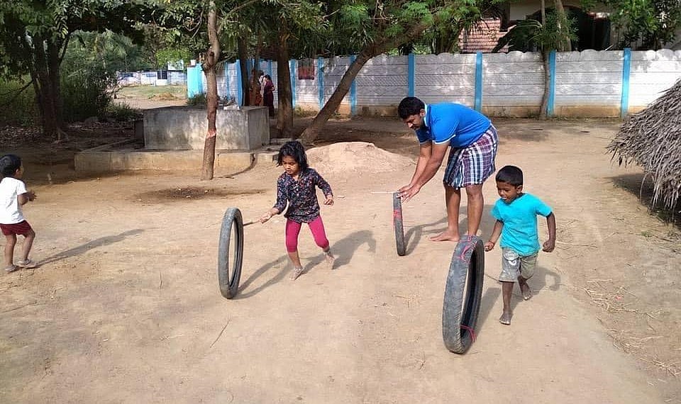 டிஐஜி சத்தியசுந்தரம் தன்னுடைய முகநூல் பக்கத்தில் வைத்திருக்கும் புகைப்படம்