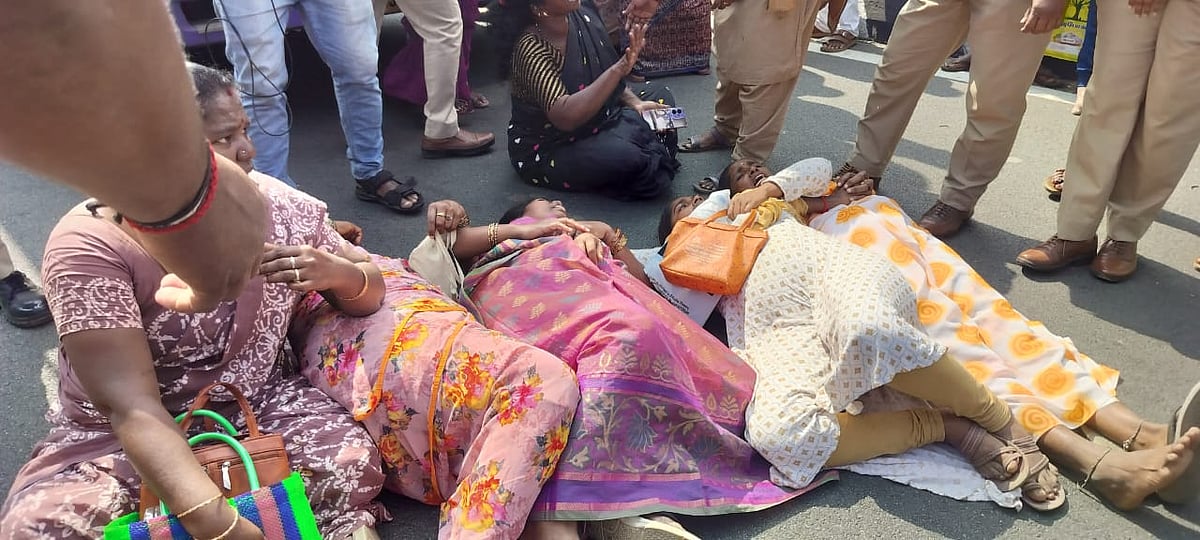 தூய்மைப் பணியாளர்கள் போராட்டம்