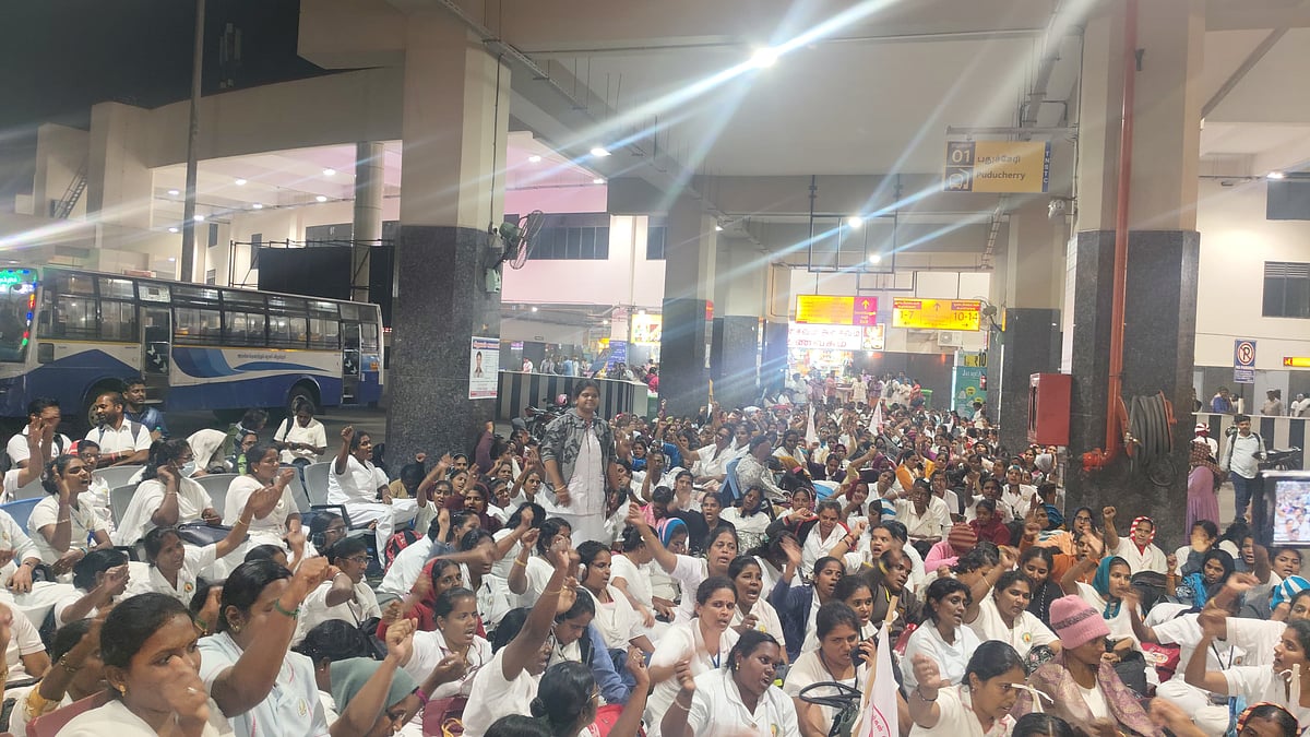 கிளாம்பாக்கம் பேருந்து நிலையத்தில் போராட்டம்