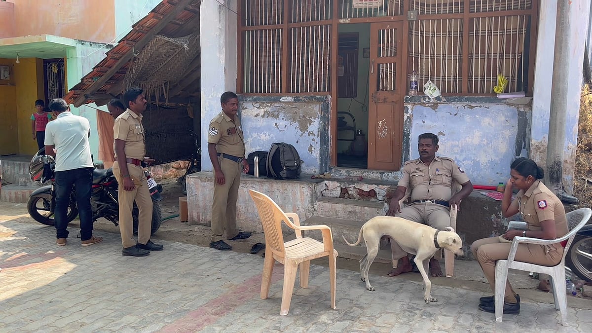 போலீஸார் பாதுகாப்பு