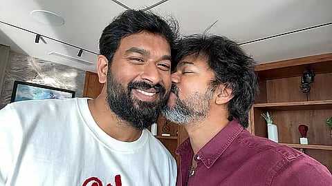 விஜய் சார், இந்த அரசு அமைஞ்சதுக்கு பாதி காரணம் உன் பாடல் வரிகள் என்றார்! - பாடலாசிரியர் விவேக்