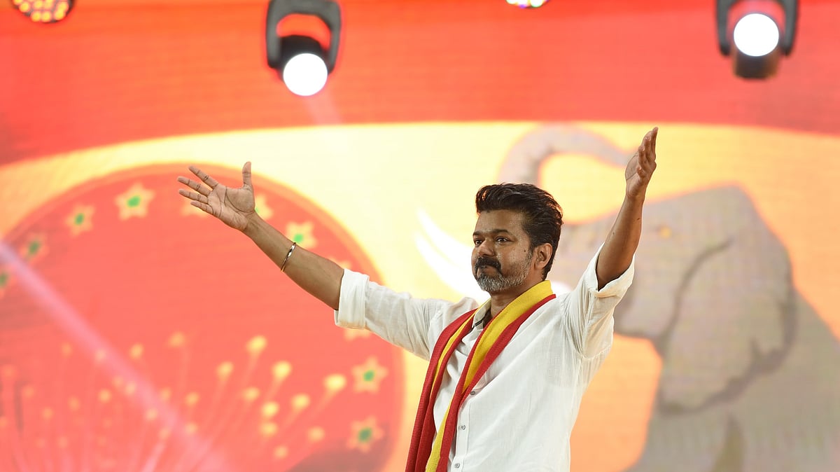 திடீரென டிஜிபி அலுவலகத்தில் விஜய்; யார் மீது புகார் கொடுத்தார்? - விவரம் என்ன?