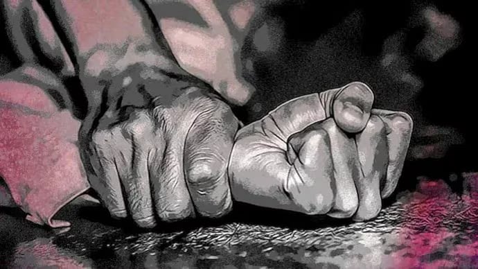 லிஃப்ட் கொடுப்பதாக காருக்குள் அழைத்து கூட்டுப் பாலியல் வன்கொடுமை; இளம்பெண்ணை சாலையில் வீசிய கும்பல்!