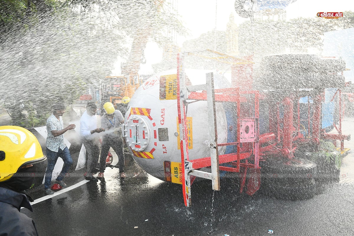 ஜனவரி 2025 - கோவை அவிநாசி ரோடு மேம்பாலத்தில் டேங்கர் லாரி கவிழ்ந்து விபத்து ஏற்பட்டது