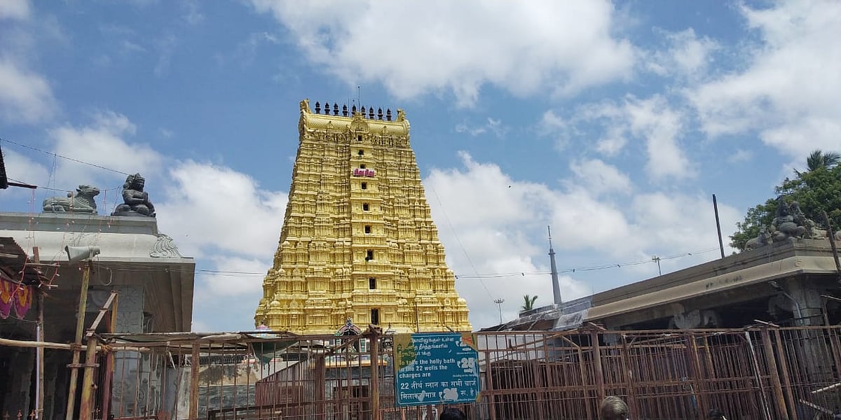 ராமேஸ்வரம்: காணிக்கை பணத்தில் கைவைத்த கோயில் ஊழியர் -  சிக்கவைத்த சிசிடிவி!