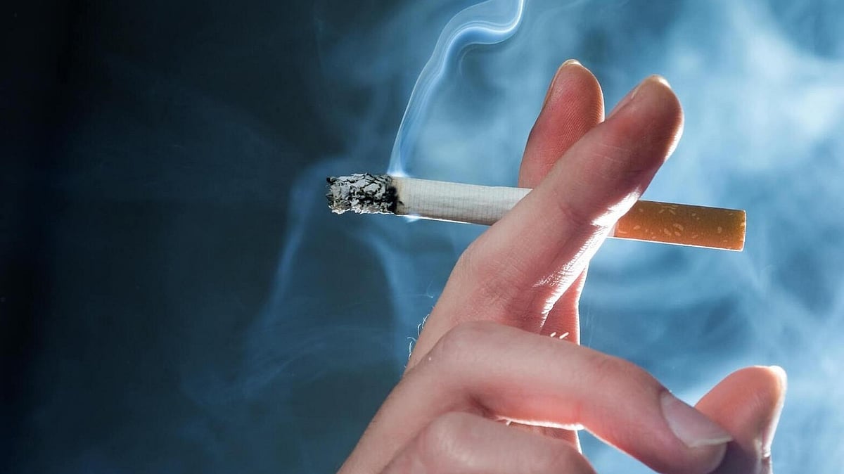 மும்பை:-இரவில்-கடை-அடைத்த-பிறகு-கஷ்டப்படுகிறார்கள்---வைரலாகும்-தானியங்கி-சிகரெட்-ī