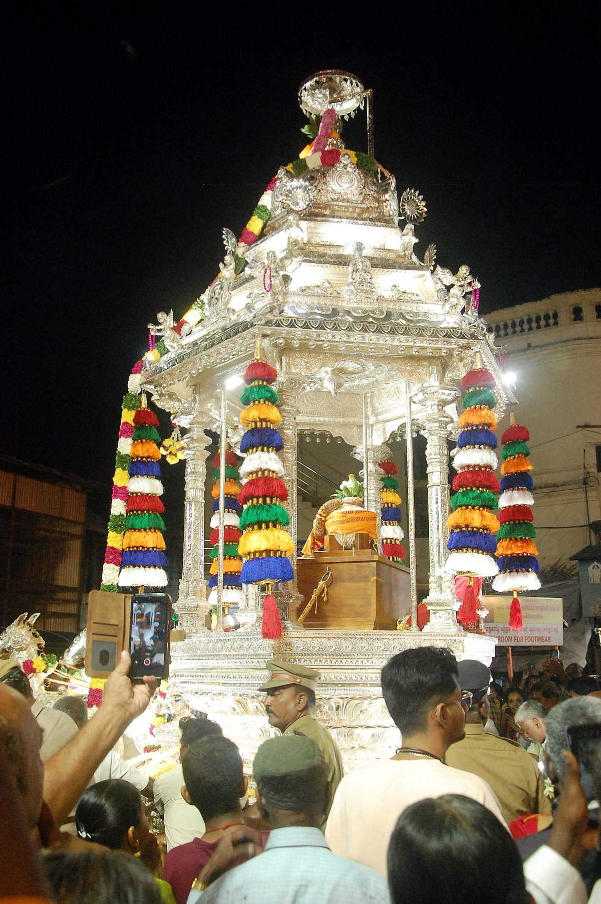 திருநெல்வேலி: நெல்லையப்பர்-காந்திமதி அம்மன் திருக்கோயில் வெள்ளி ரதம் வெள்ளோட்டம் விழா.!