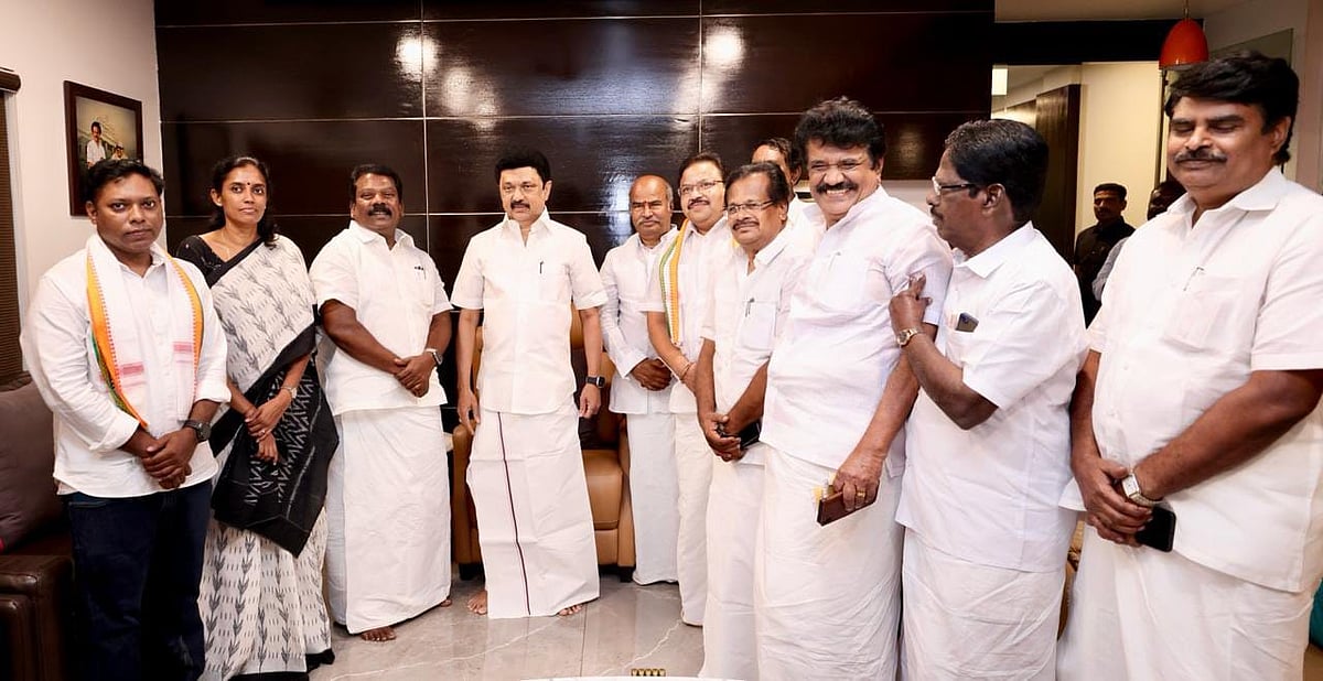 காங்கிரஸ் தலைவர்களுடன் முதல்வர் ஸ்டாலின்