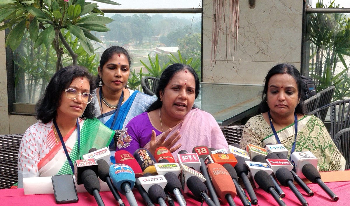 அரசு ஊழியர்களை கிரிமினல் போல நடத்துவதா? - ஸ்டாலினுக்கு வானதி சீனிவாசன் கண்டனம்