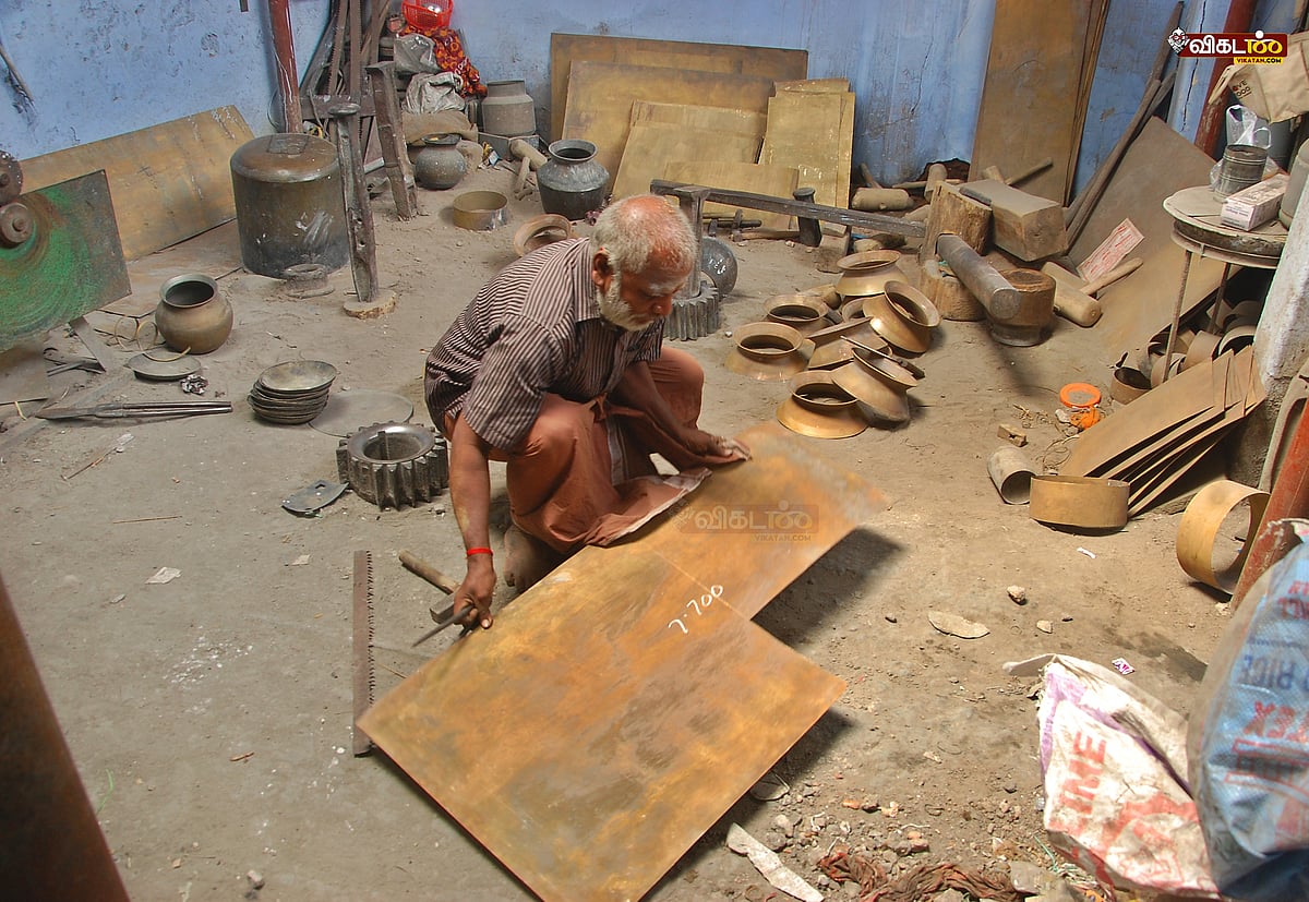 திருநெல்வேலி புகழ் 'பித்தளை' பொங்கல் பானைகள் தயாரிப்பு பணிகள் தீவிரம்.!