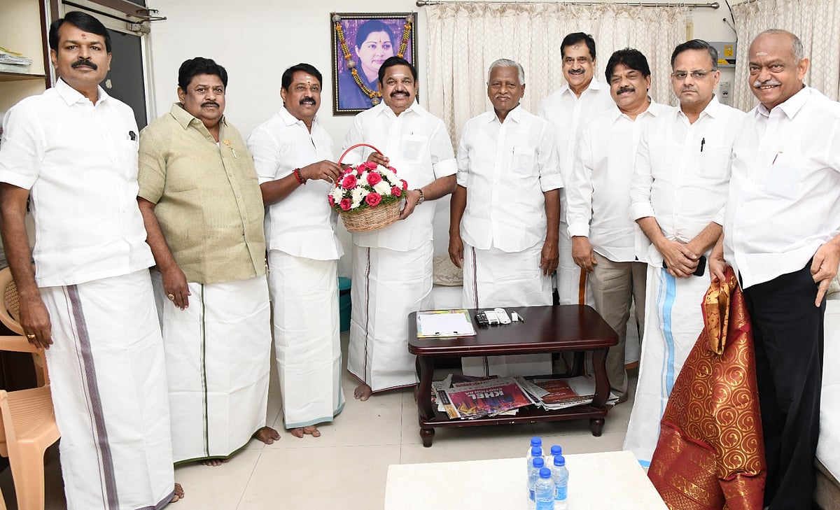 சூடுபிடிக்கும் அதிமுக கூட்டணி பேச்சுவார்த்தை; டிடிவி, ஓபிஎஸ்ஸை அரவணைக்கும் அமித்ஷா; எதிர்க்கும் EPS?
