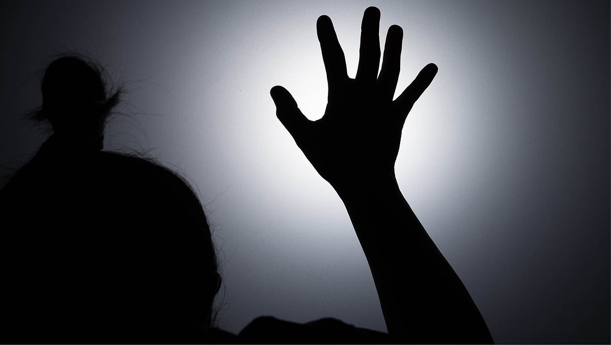 கூட்டுப் பாலியல் வன்கொடுமை| சித்தரிப்பு படம் 