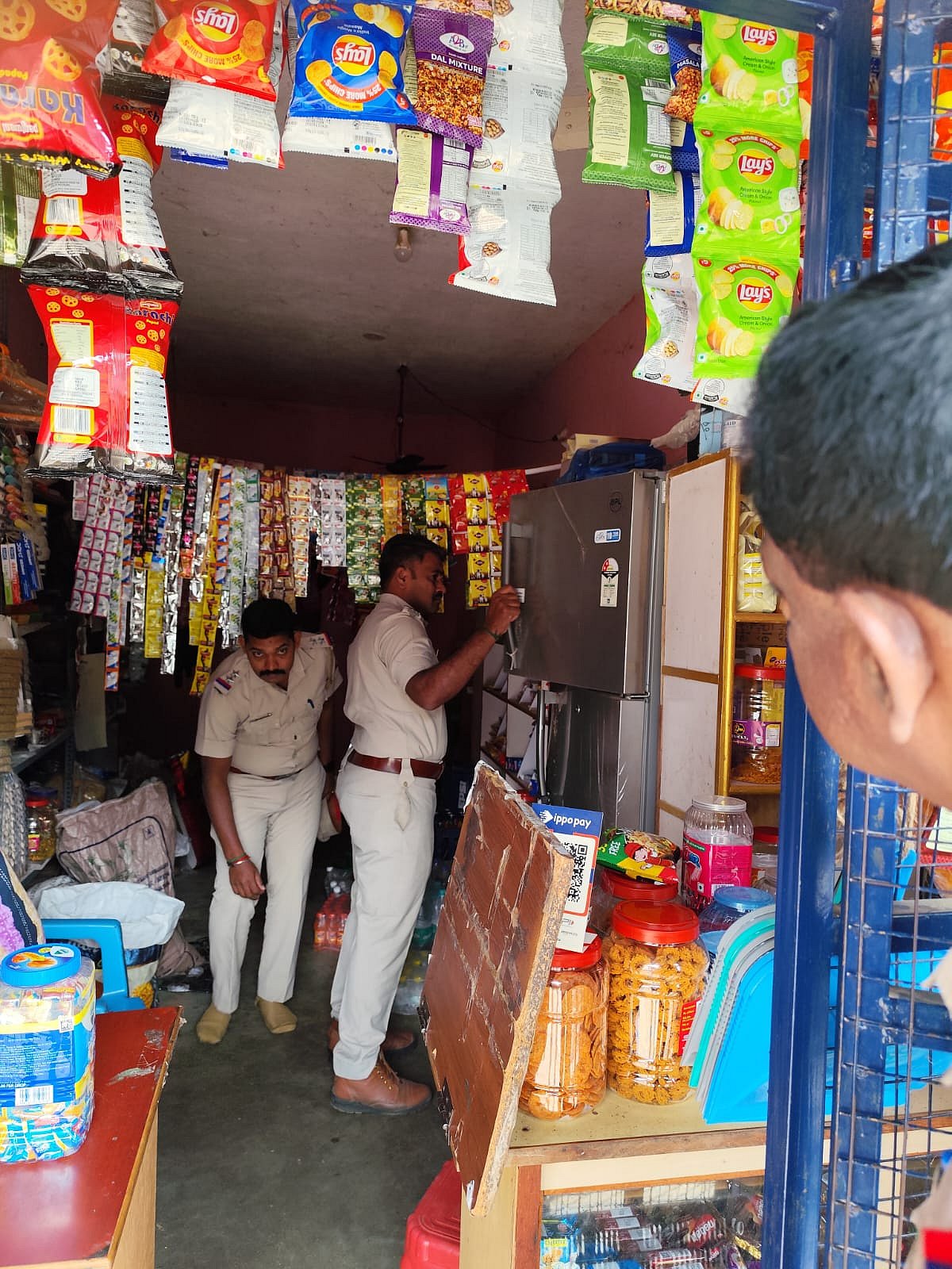 வேலூர்: கடந்த ஓராண்டில் 184 குட்கா வழக்குகள் - 220 பேர் கைது; வங்கிக் கணக்குகள் முடக்கம்!
